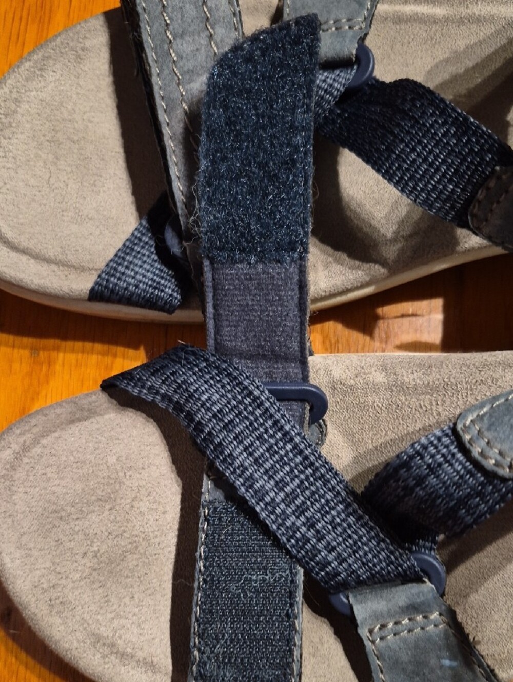 Earth Origins Women's Gray Suede Strap Sandals - Picture 7 of 9